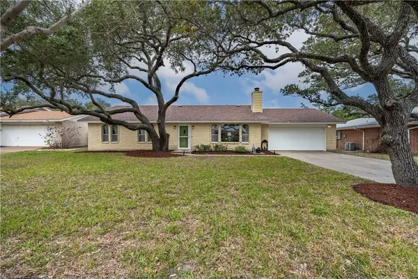 1202 S Paisano Street, Rockport, TX 78382