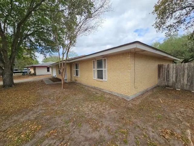1413 Las Palmas, Beeville, TX 78102 - #2