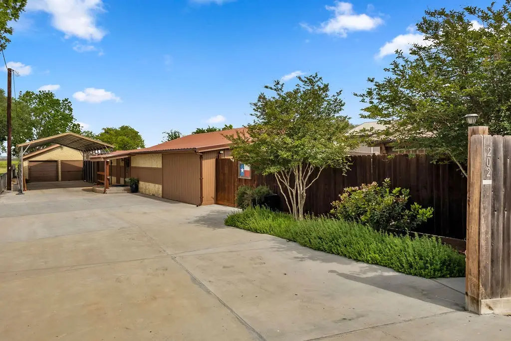 202 Lakeview, Lake City, TX 78368 - #1