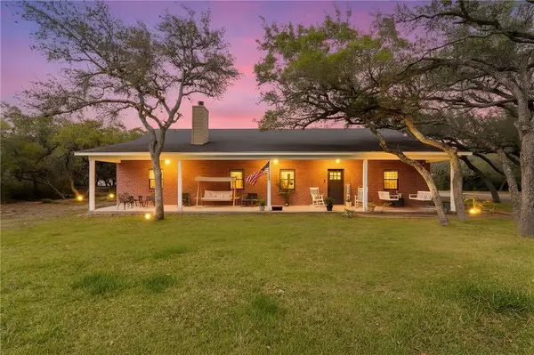 1402 W Johnson Avenue, Aransas Pass, TX 78336