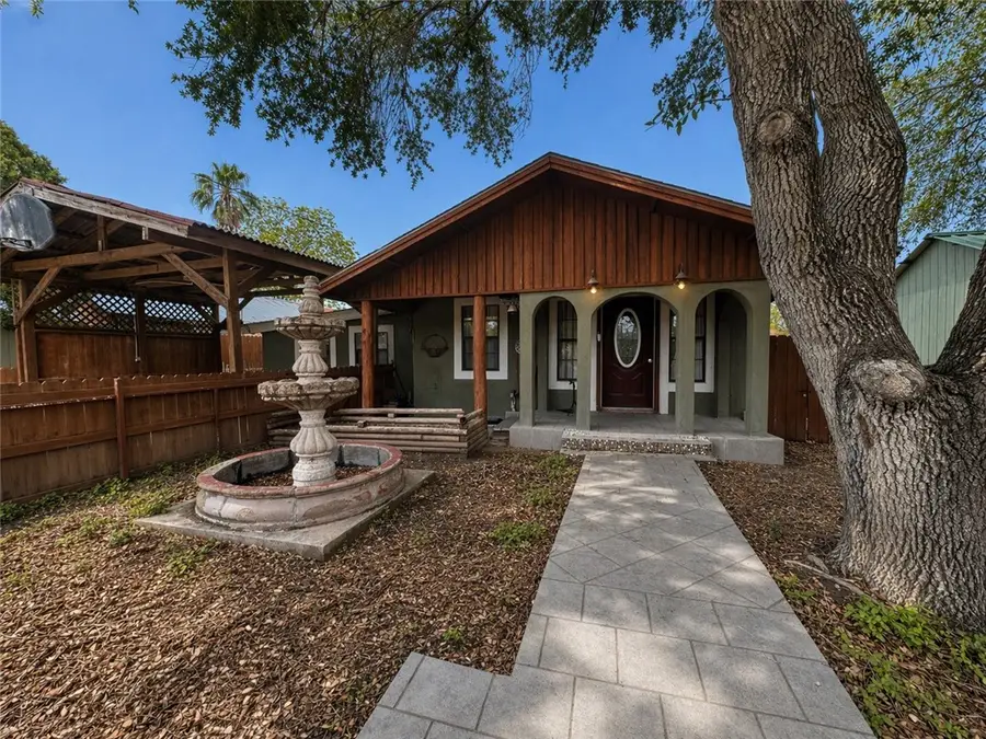 403 Staples Street, Alice, TX 78332 - #2