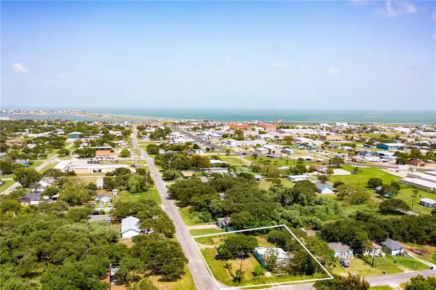 518 N Racine Street, Rockport, TX 78382 - #2