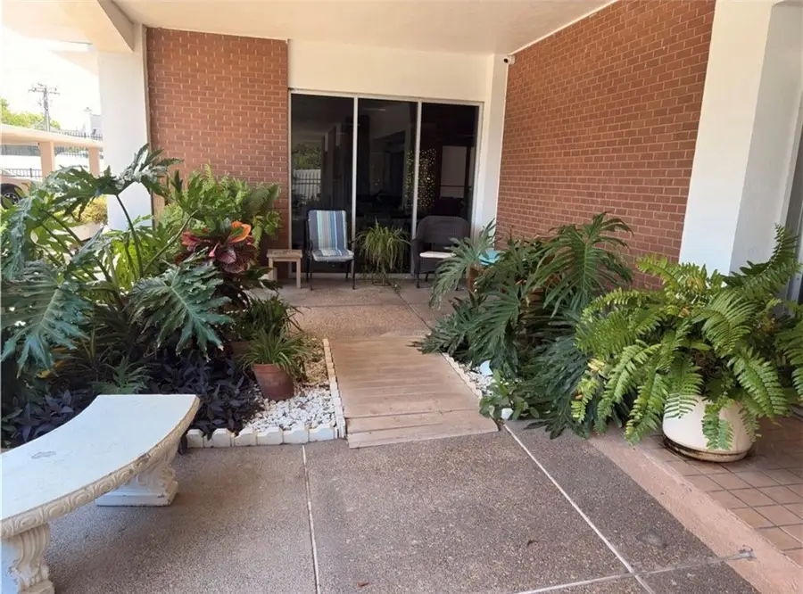 715 Upper Broadway, Corpus Christi, TX 78401 - #2