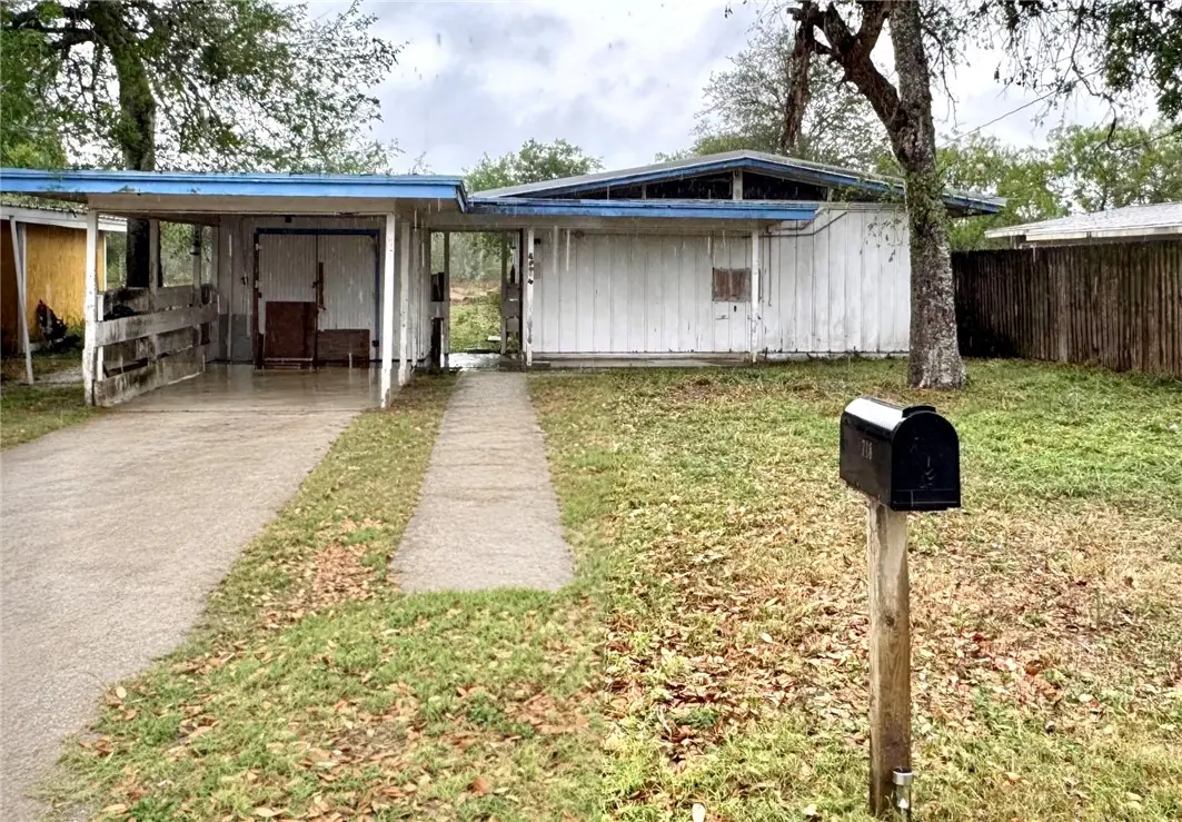 718 E Copano Street, Mathis, TX 78368 - #1