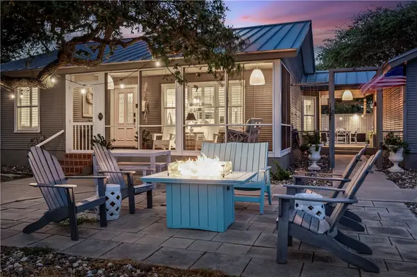 1302 E Cedar Street, Rockport, TX 78382