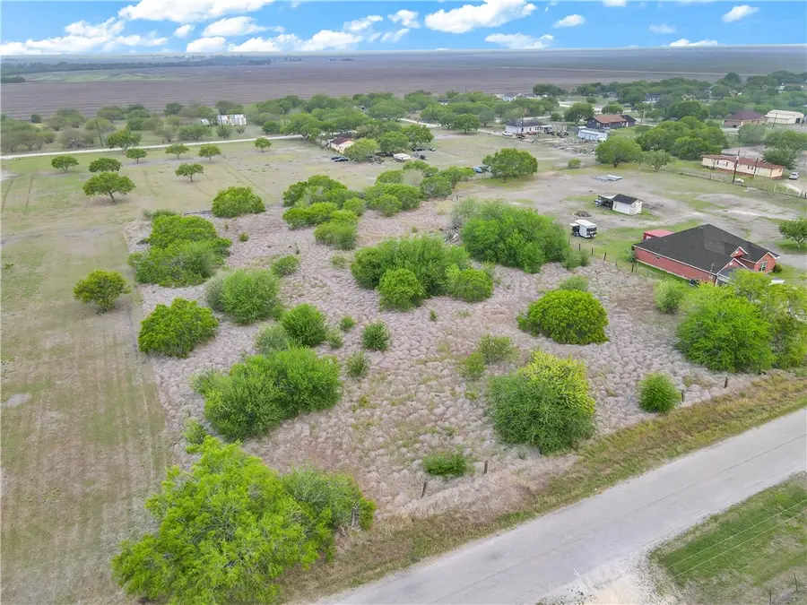 133 Davis, Robstown, TX 78380 - #3