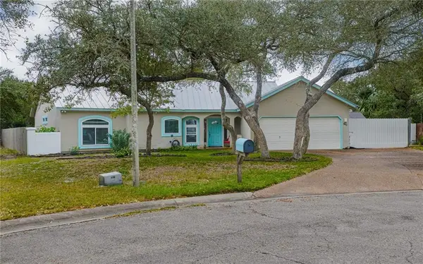 610 Bent Tree Street, Rockport, TX 78382