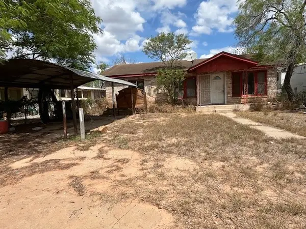 310 W Tilley Street, Hebbronville, TX 78361