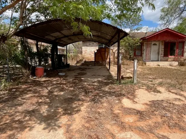 310 W Tilley Street, Hebbronville, TX 78361 - #2