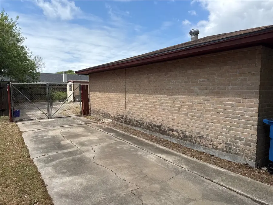 1913 Dolphin Drive, Portland, TX 78374 - #3