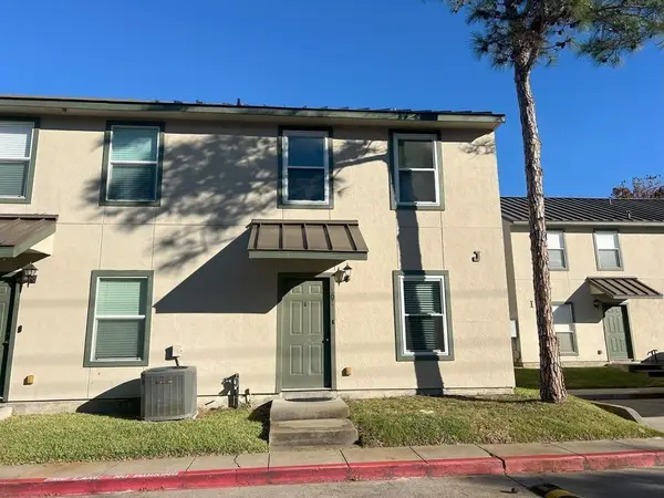 302 Saint Andrews Street #J-101, Rockport, TX 78382