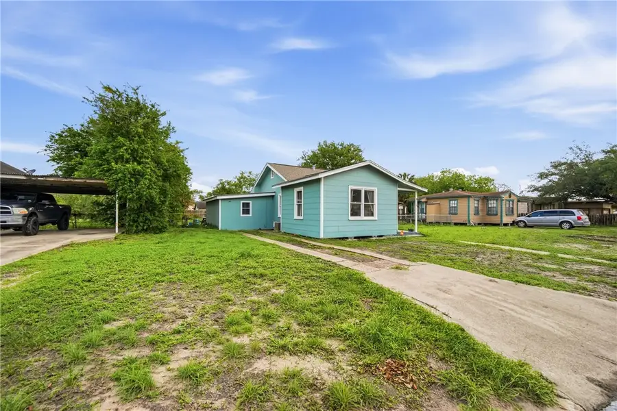 516 E Johnston Avenue, Kingsville, TX 78363 - #3