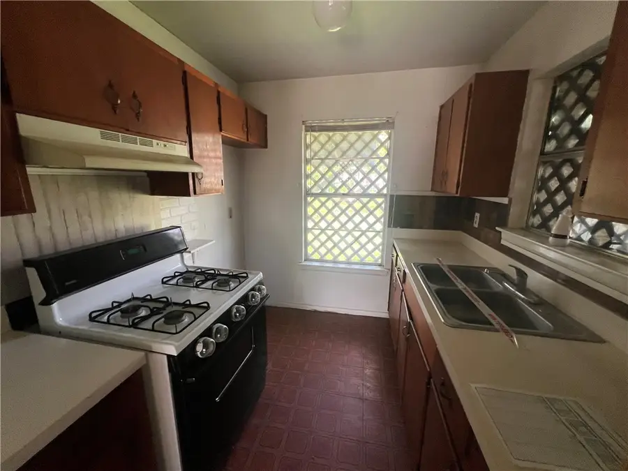 134 Green Trail Drive, Corpus Christi, TX 78405 - #2