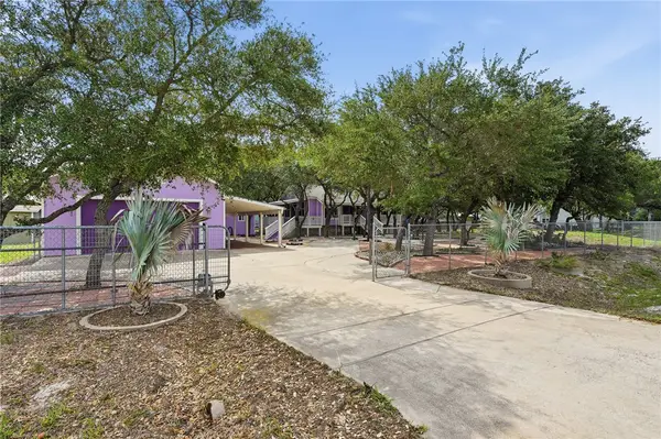 318 Traylor Avenue, Rockport, TX 78382