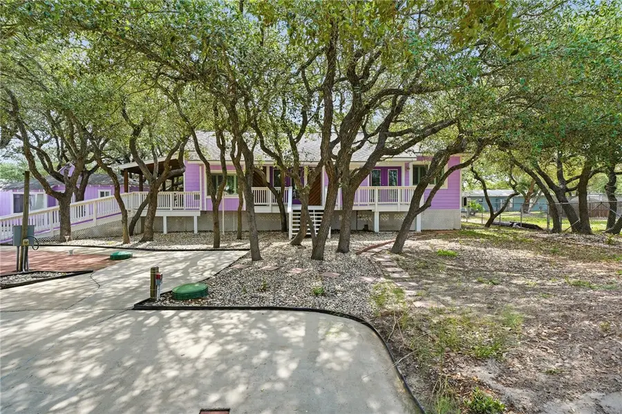 318 Traylor Avenue, Rockport, TX 78382 - #2