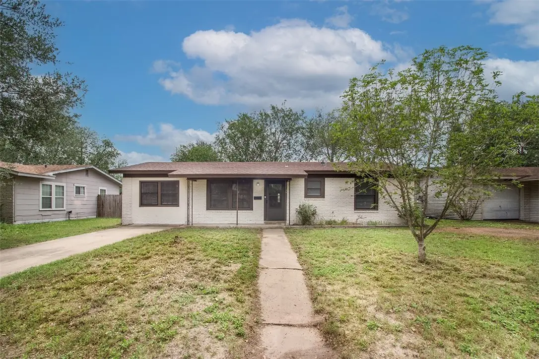 900 E Hancock Street, Beeville, TX 78102 - #1