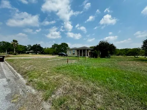 176 W D Avenue, Kingsville, TX 78363 - #1