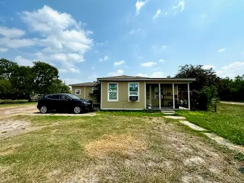 176 W D Avenue, Kingsville, TX 78363 - #3