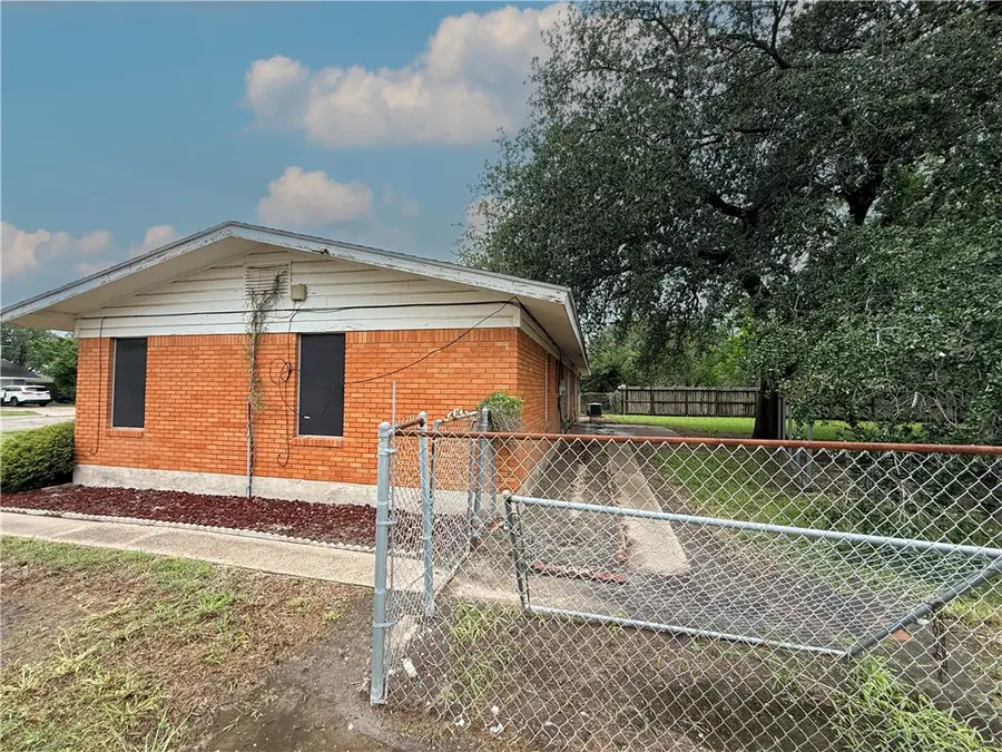 612 Short Street, Sinton, TX 78387 - #3