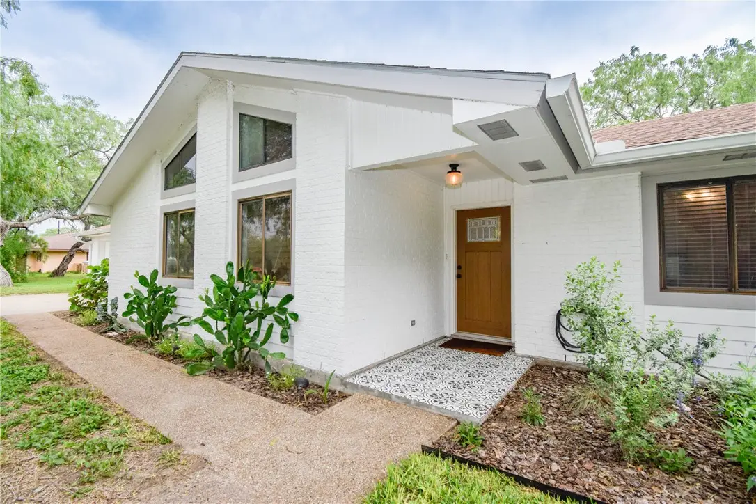 308 E Trant Road, Kingsville, TX 78363 - #1