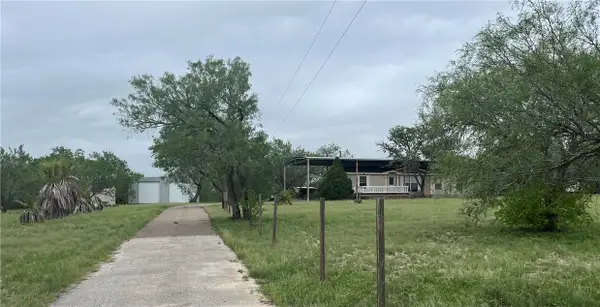 121 County Rd 133, George West, TX 78022