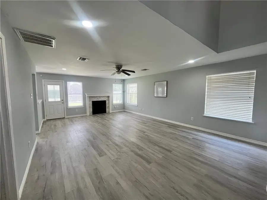 3034 Twin Creek Drive, Corpus Christi, TX 78414 - #3