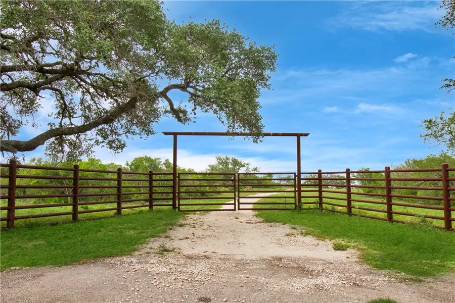 4552 Mineral Cemetery, Beeville, TX 78102 - #2