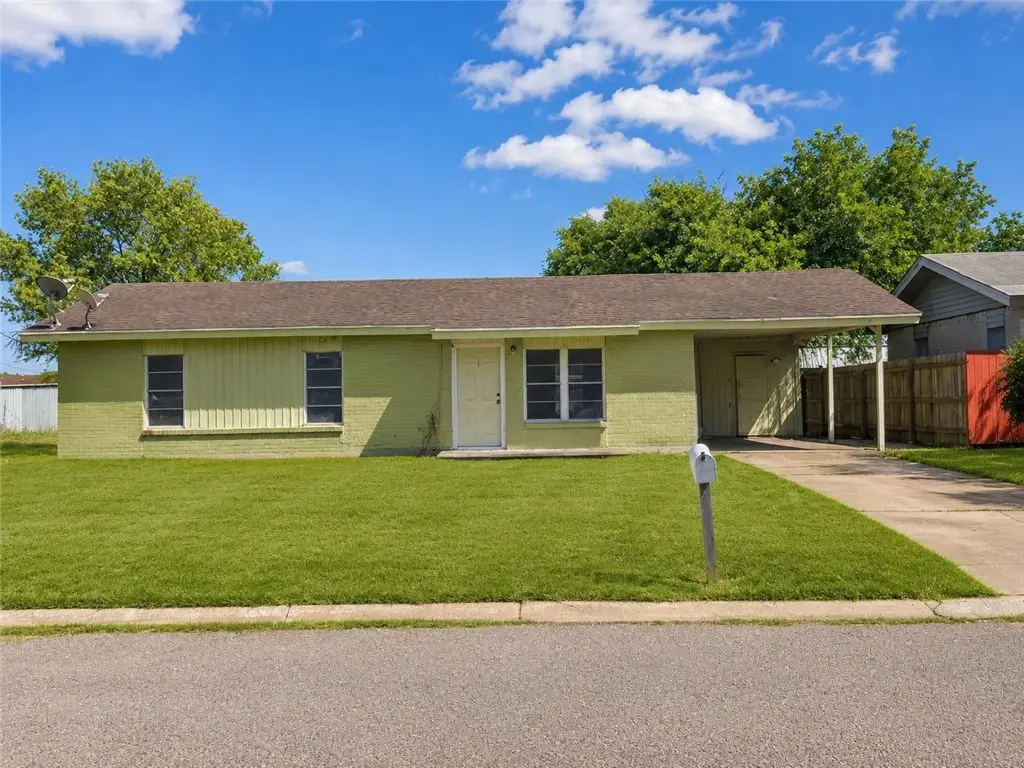 910 S Frans Street, Hebbronville, TX 78361 - #1