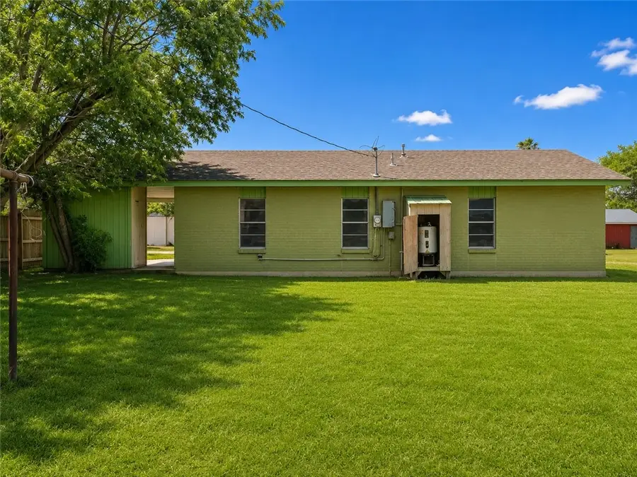 910 S Frans Street, Hebbronville, TX 78361 - #2
