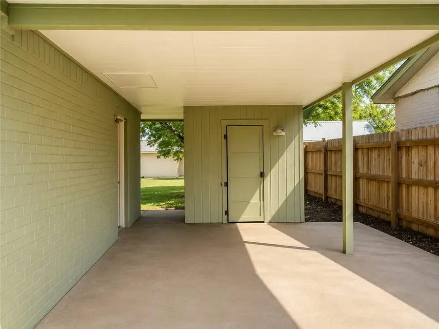 910 S Frans Street, Hebbronville, TX 78361 - #3