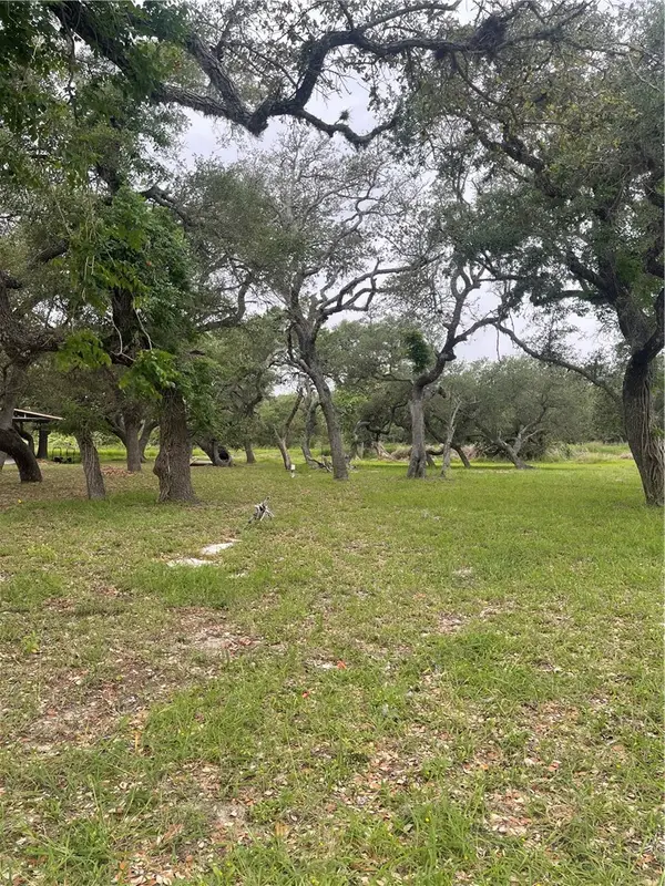 207 S 9th Street, Rockport, TX 78382