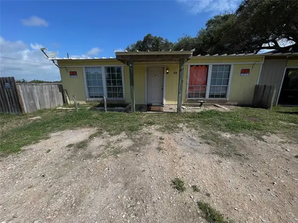 420 W Linden Street, Rockport, TX 78382