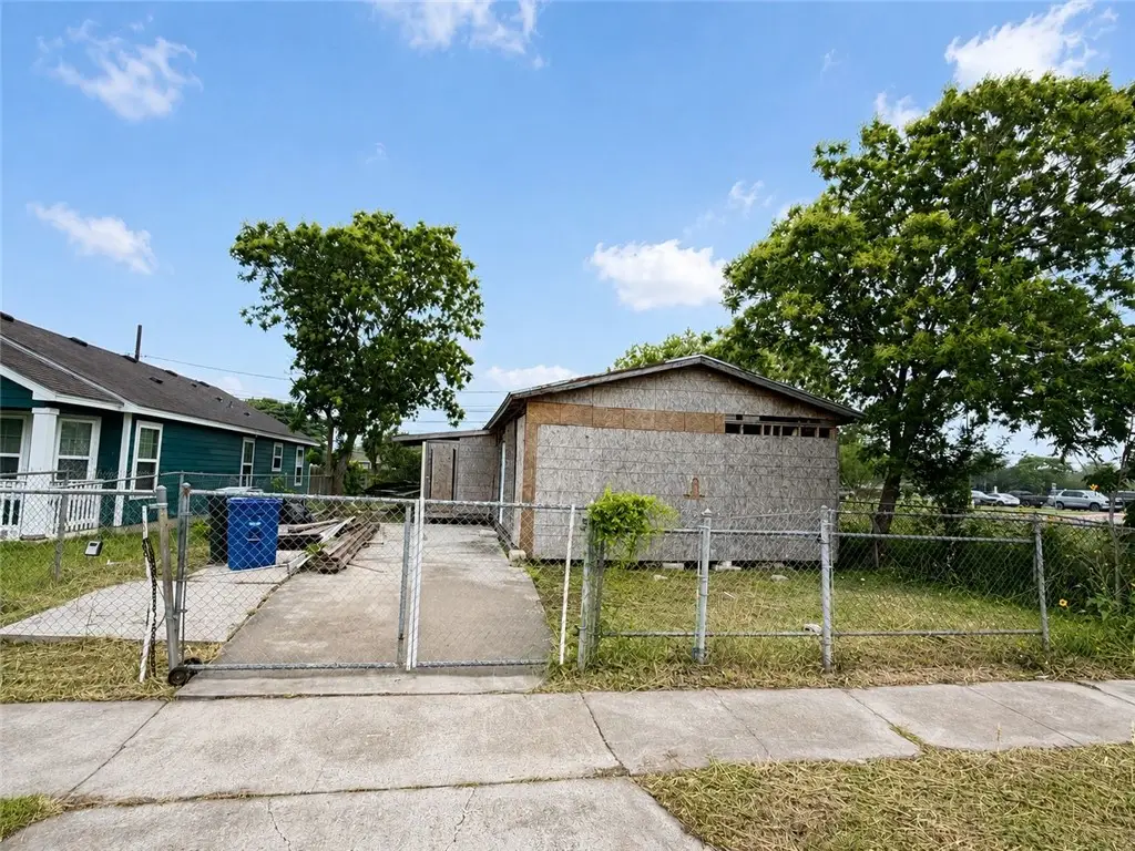 2821 Nogales Street, Corpus Christi, TX 78405 - #1