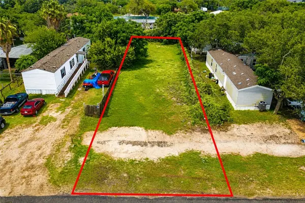 512 S Doughty Street, Rockport, TX 78382