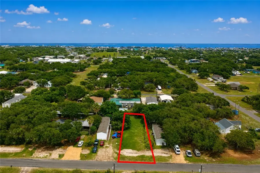 512 S Doughty Street, Rockport, TX 78382 - #2