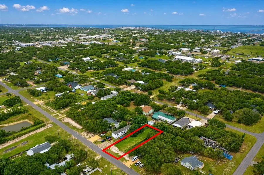 512 S Doughty Street, Rockport, TX 78382 - #3