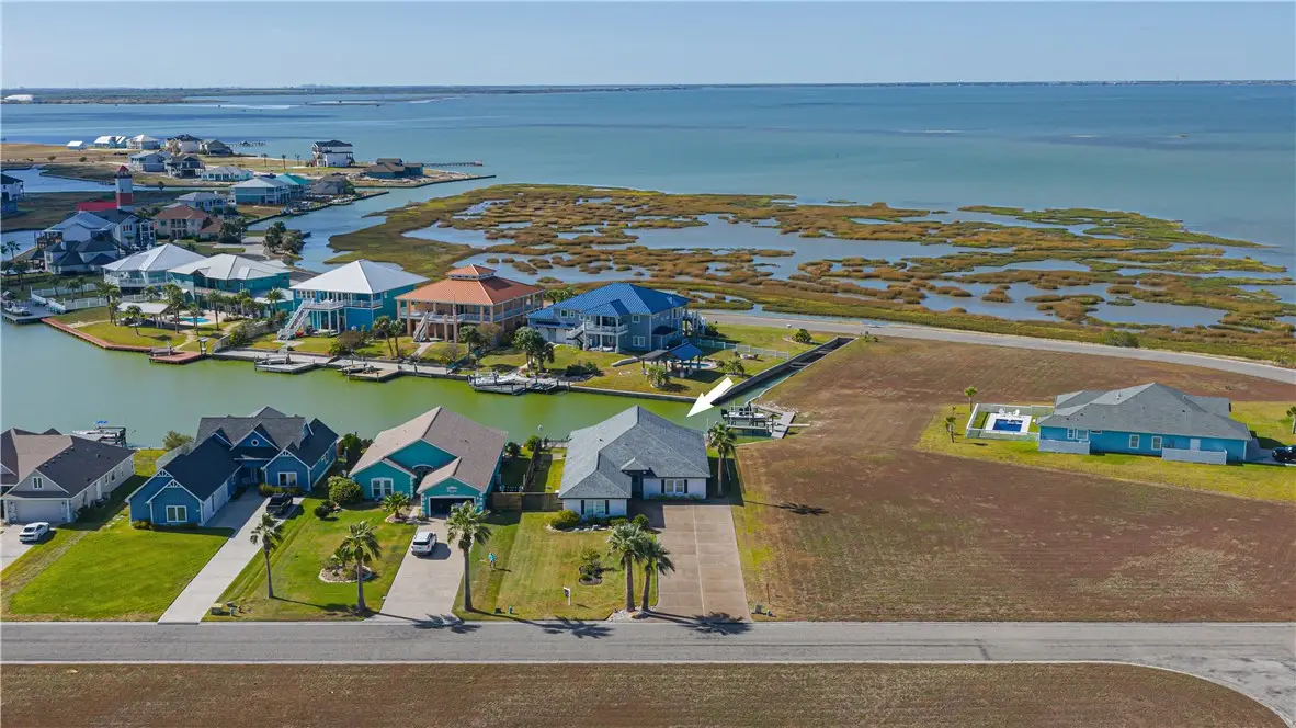30 Peet's Bend Dr, Rockport, TX 78382 - #1