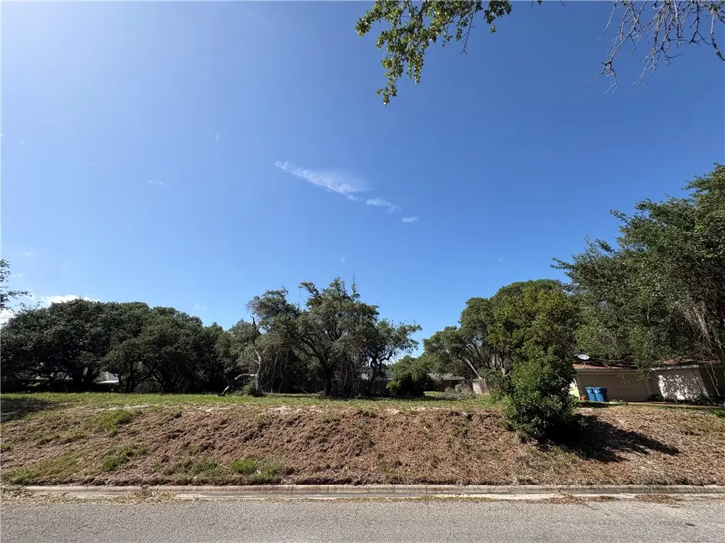 3106 Traylor Boulevard, Rockport, TX 78382 - #1