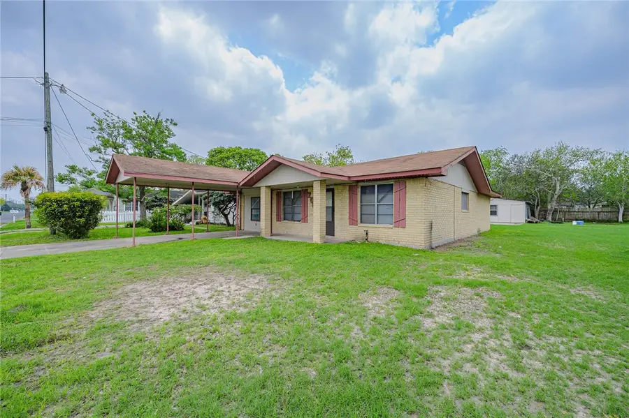 206 S Minneapolis Street, Beeville, TX 78102 - #2
