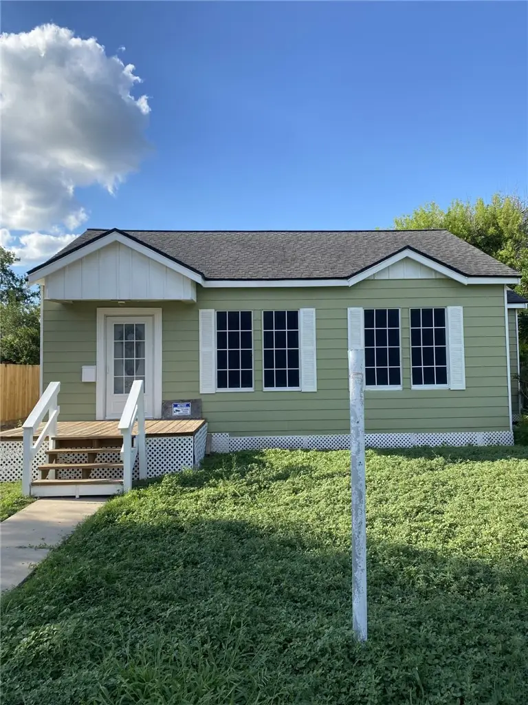 323 W 4th Street, Alice, TX 78332 - #1