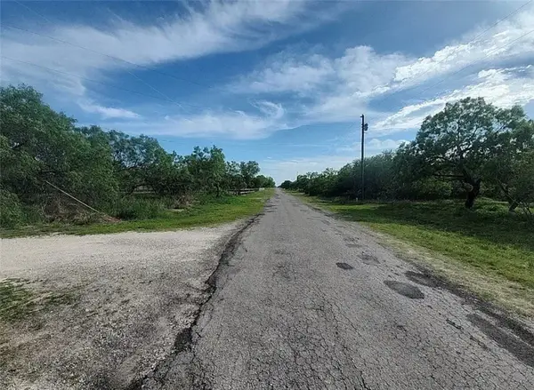 272 County Road 324, Alice, TX 78332