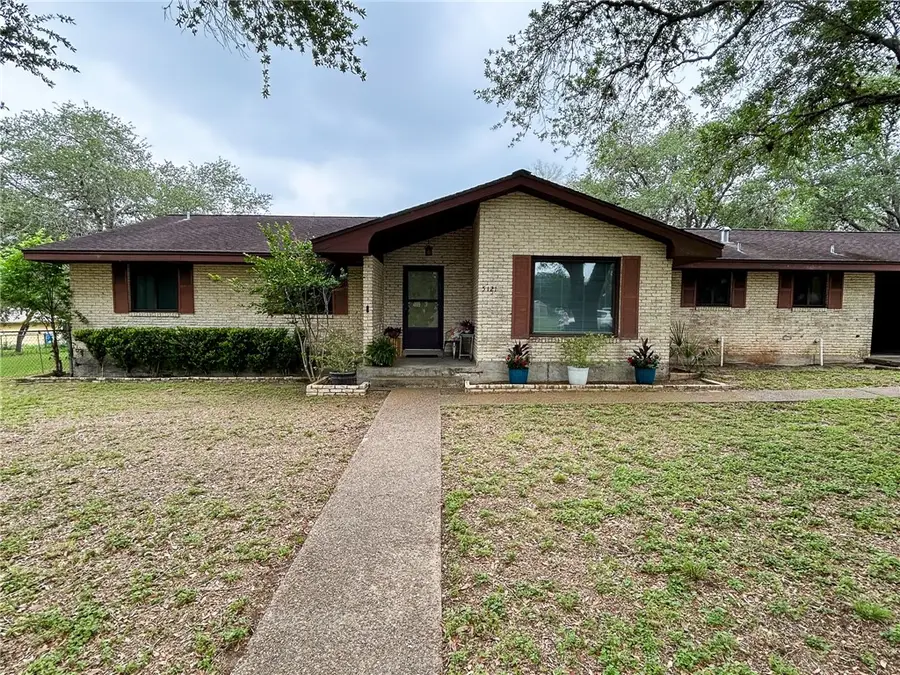 5121 Star Trek, Beeville, TX 78102 - #3
