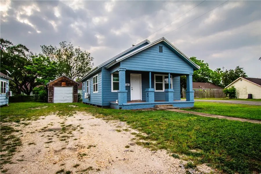 421 South San Patricio, Sinton, TX 78387 - #3