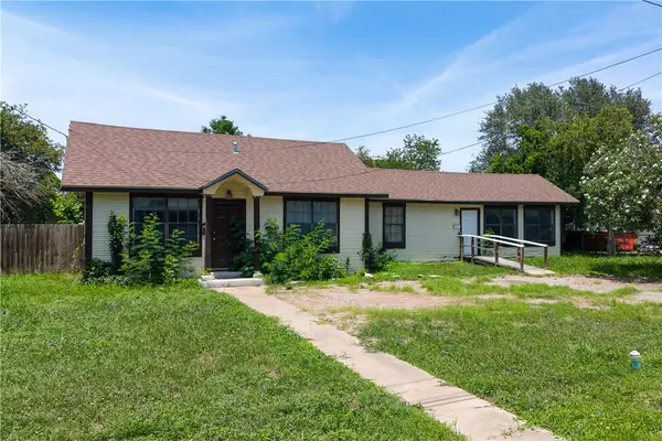 801 E 1st Street, Alice, TX 78332