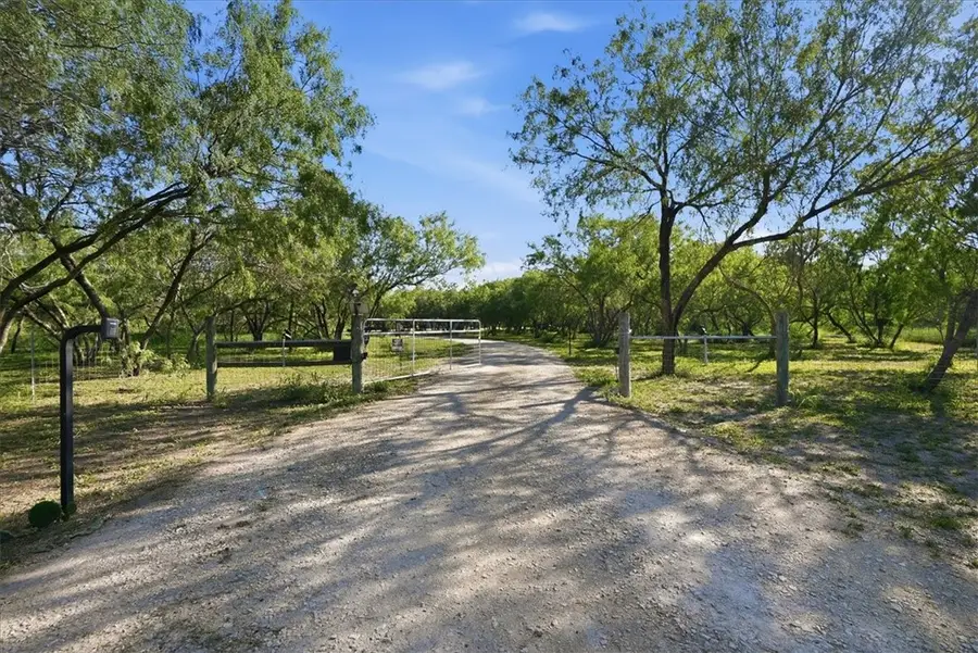 6137 Main, Mathis, TX 78368 - #3