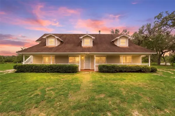 392 Winding Way Drive E, Victoria, TX 77905