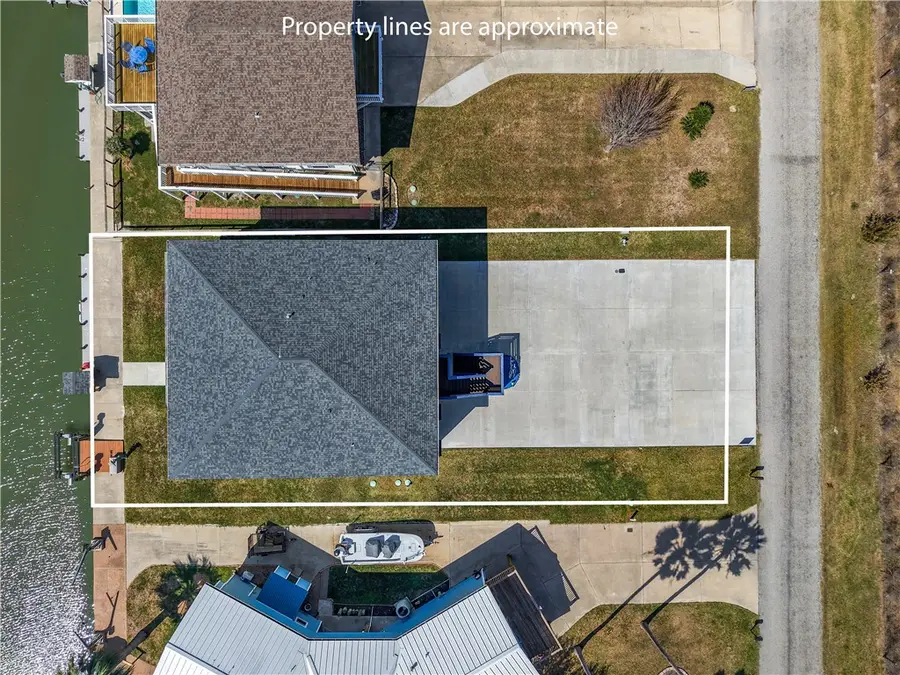 60 Magnolia St, Rockport, TX 78382 - #3