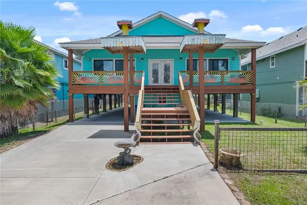 720 S Magnolia Street, Rockport, TX 78382