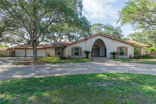 1307 Lincoln Street, Alice, TX 78332