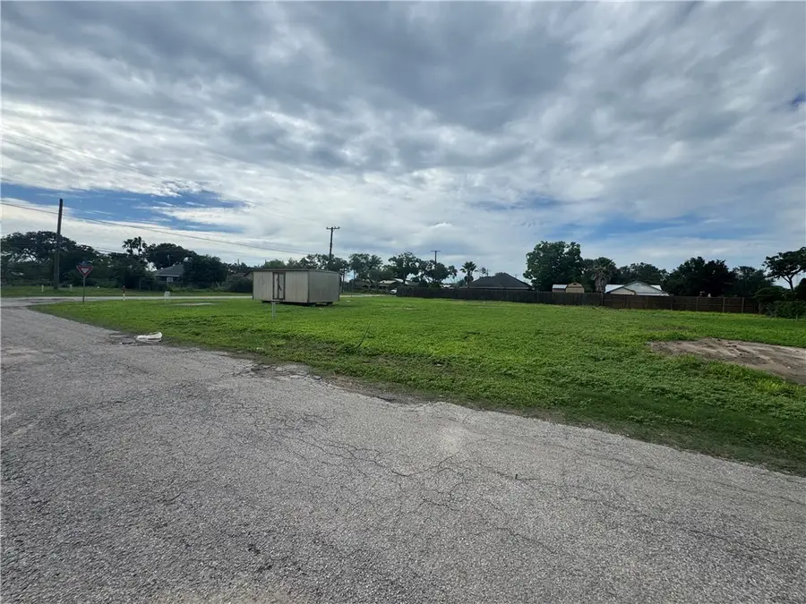 000 Hobbs, Alice, TX 78332 - #3